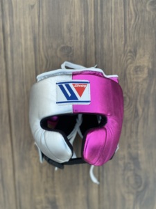หมวกป้องกันศีรษะสำหรับชกมวยหนังวัวแท้แบบผูกเชือก ปรับได้ ทนทาน สำหรับผู้ใหญ่ ระดับมืออาชีพ เหมาะสำหรับการฝึกซ้อมและการแข่งขัน - Product Image 3