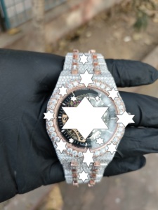 Montre automatique de luxe sportive en acier inoxydable avec cadran en cristal, bracelet entièrement serti de moissanite, mouvement mécanique, design unisexe hip-hop - Product Image 1