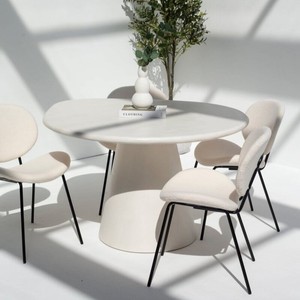 Table à manger en micro-béton Vandana Aureo Pebble avec un design sculpté moderne - Product Image 5
