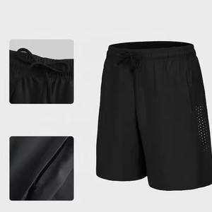 กางเกงขาสั้นออกกำลังกายผู้ชาย 7 นิ้ว แห้งเร็ว ผ้าโพลีเอสเตอร์ 100% มีซิป สไตล์ลำลองสำหรับออกกำลังกายและเล่นกีฬา ขายส่งสำหรับวิ่งและฝึกซ้อม - Product Image 6