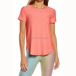 Camiseta de yoga con dobladillo curvo suave y elástico para mujer OEM - Product Image 1