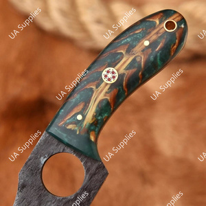 UA Supplies OEM Couteau à lame fixe en acier à haute teneur en carbone, forgé à la main, avec trou pour le pouce, manche exotique en forme de cône de pin, fourreau en cuir, pointe tombante - Product Image 4