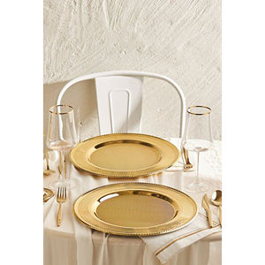 Assiettes de présentation de luxe en acier inoxydable doré, faites à la main, personnalisables, au design moderne, pour mariages et événements. - Product Image 4
