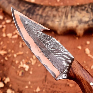 Cuchillo Skinner de Grado Industrial Personalizado Hecho a Mano de Acero Damasco San-Mai con Mango Completo de Cobre y Punta de Gota para Caza y Camping - Product Image 2