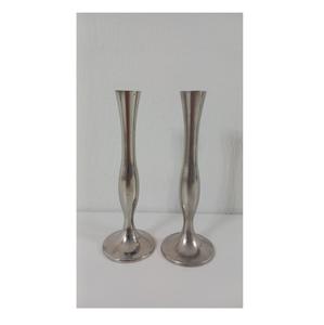 Florero de Metal de Lujo con Acabado Pulido para una Presentación Floral Elegante en el Vestíbulo de un Hotel, Experiencia Interior Premium - Product Image 6