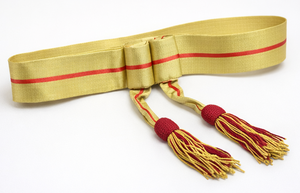 Cinturón de cintura rojo y dorado con borlas a juego, accesorio de vestir formal y ceremonial de primera calidad - Product Image 3