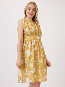 เดรสทรงเข้ารูปพิมพ์ลายดอกไม้สีเหลือง คอทรงโอ แขนสามส่วน ความยาวระดับเข่า ชายกระโปรงบาน ผ้าจอร์เจตต์ เอวทรงธรรมชาติ - Product Image 2