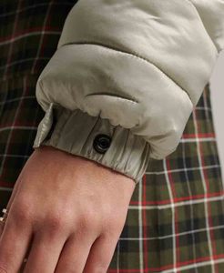 Veste matelassée chaude à fermeture éclair intégrale pour femme, idéale par temps froid – Doudoune courte pour femme, directement de l'usine - Product Image 4