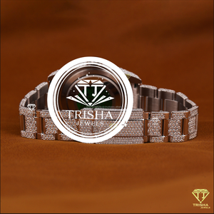 Reloj de Lujo con Diamantes Moissanite, Diseño de Caja Redonda Premium y Diamantes Brillantes Engastados a Mano - Product Image 4