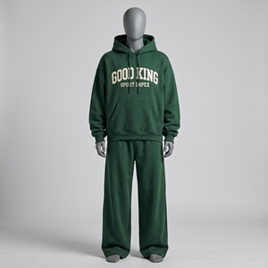 Conjunto de sudadera y pantalón de chándal extragrande Evergreen para hombre, color crema con letras arqueadas, sudadera con capucha verde lisa y pantalón de chándal ancho, conjunto de dos piezas. - Product Image 1