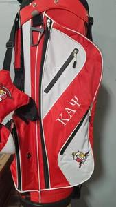 Sac de golf Alpha Psi personnalisé en usine, rouge et blanc, avec personnalisation pour le voyage et le chargement des clubs, modèle sac de golf - Product Image 2