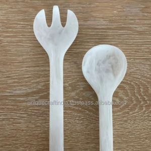 Cuillère en résine artisanale, cadeau idéal pour la maison et la cuisine, cuillère en résine colorée, design unique pour un usage quotidien - Product Image 1