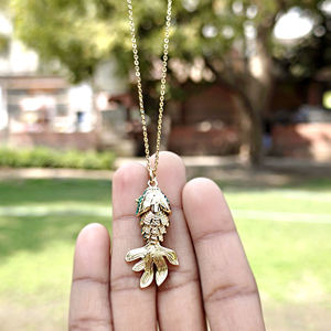 จี้ปลาคาร์ฟเคลือบทองคำขาวประดับด้วยอะพาไทต์สีเขียวเคลือบลงยาแบบโคลอซอนเน่ สร้อยคอปลาคาร์ฟญี่ปุ่น เครื่องรางนำโชค แฟชั่นเครื่องประดับสำหรับทุกเพศ เหมาะสำหรับเป็นของขวัญ - Product Image 5