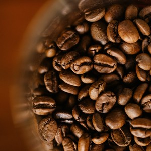 เวียดนาม อาราบิก้า วอชด์ – ผู้จัดจำหน่ายเมล็ดกาแฟคั่ว Cau Dat S18 สำหรับร้านขายของชำและการพัฒนาแบรนด์กาแฟ - Product Image 1