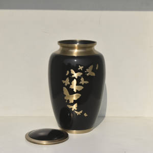 Urnes funéraires en laiton personnalisées en gros pour les cendres humaines et adultes, urnes funéraires en laiton gravées de papillons de haute qualité - Product Image 5