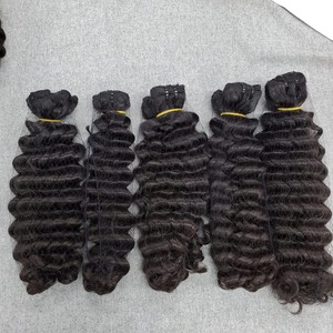 Stock limité : Extensions de cheveux humains vietnamiens noirs, ondulés profonds, en trame. - Product Image 1