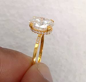 Anillo de compromiso y aniversario de boda para mujer, con moissanita de corte ovalado de 2.50 ct y halo oculto, en oro amarillo macizo de 14k, regalo. - Product Image 3