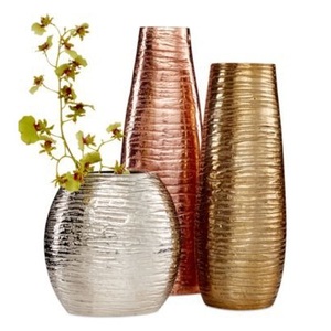 Vase en métal finition cuivre de luxe avec branches artificielles, article de décoration intérieure de luxe, décoration pour la maison et le bureau - Product Image 6