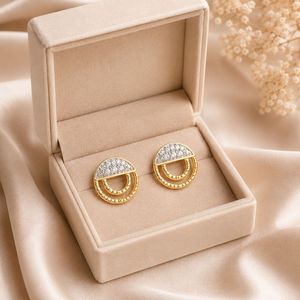 Pendientes de Oro Amarillo con Diamantes Cultivados en Laboratorio, Diseño Semicircular Calado - Product Image 4