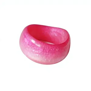 Brazalete Redondo de Resina Hecho a Mano, Color Rosa, para Mujeres y Niñas, Regalo para Fiestas y Bodas, Diseño Personalizado por Handmade Collection - Product Image 1