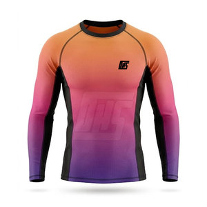 Rashguard de compression en tissu léger et anti-humidité, conçu pour l'entraînement, les arts martiaux et les sports de plein air - Product Image 2