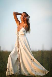 Robe longue élégante style bohème pour femme, sans manches, col en V, avec détails brodés, fluide, pour l'été, la plage et les vacances - Product Image 3