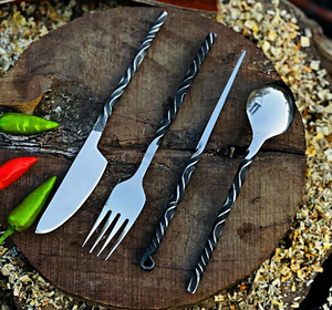 Juego de utensilios de este medieval forjados a mano con tenedor, cuchillo, cuchara hecha a mano con Funda de cuero, juegos de alta calidad - Product Image 4