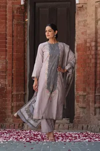 Colección Safaa Maysa: Tela de algodón premium tejida con diseño Chikankari sin coser, con dupatta a juego. Ropa étnica al por mayor. - Product Image 3