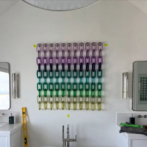 Décoration murale tendance en chaîne d'acrylique, sculpture suspendue en résine dégradée, séparateur de pièce, sculpture en plastique à maillons entrelacés, chaîne de maillons personnalisée - Product Image 1