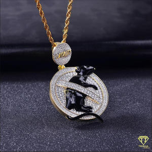 Colgante de Lujo con Diseño Animal en Plata 925, Chapado en Oro, con Acabado Pulido y Piedras de Moissanita VVS, Ideal para Regalo - Product Image 5