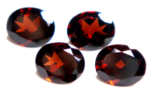 โกเมนสีแดงเม็ดเดี่ยว คุณภาพ 3A ขนาด 8*10 มม. 4 เม็ด น้ำหนัก 12 กะรัต รูปทรงวงรี ขนาดสั่งทำได้ คุณภาพสูง สำหรับทำเครื่องประดับ อัญมณีเม็ดเดี่ยว GEMFORTE INC - Product Image 4