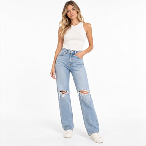 Jeans de Mujer de Cintura Alta, Corte Relajado, Color Azul Claro, con Paneles Pintados y Detalles de Aberturas - Product Image 5