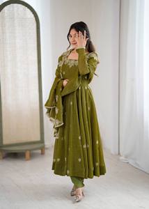Conjunto de traje Farshi Salwar con tela de seda crujiente, top con trabajo Siroski y dupatta - Ropa moderna para fiestas, de secado rápido, lista para usar - Product Image 5