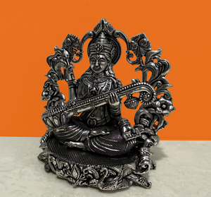 Estatua de Saraswati Hecha a Mano en Latón con Acabado Plateado, Fundición en Cera, Ídolo de la Diosa Saraswati, Decoración para el Hogar o Templo - Product Image 2