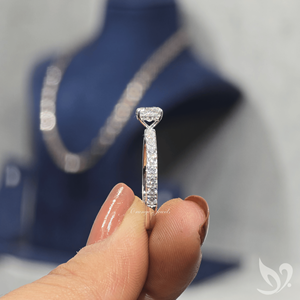 Anillo de Compromiso con Diamante Cultivado en Laboratorio de Corte Cojín Alargado de 0.5 Quilates, Certificado IGI, Oro Sólido de 10K, Anillo de Lujo para Aniversario o Boda - Product Image 4