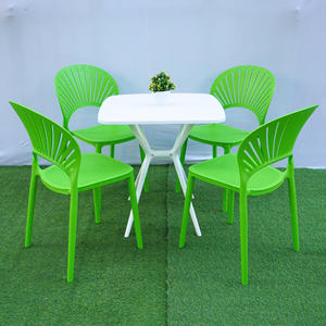 Silla Moderna Ecológica de Plástico Moldeado Verde Impermeable con Respaldo Ventilado para Jardín, Fiestas y Superficies de Alfombra - Product Image 1