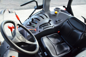 Tractor M5-111 2022, Equipo Premium Listo para Exportación, Suministro a Granel de Alta Resistencia - Product Image 5