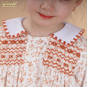 Robe pour enfants en coton 100% à fleurs smockées à la main, couleur sépia rose, automne - ODM DR4497 - Product Image 6