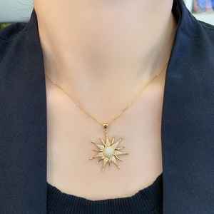 จี้เพชรทรงกลมมอสซาไนต์คุณภาพสูง ดีไซน์รูปพระอาทิตย์ สำหรับผู้หญิง ชุบทองคำขาว 925 เงินแท้ เครื่องประดับจี้และชาร์ม - Product Image 2