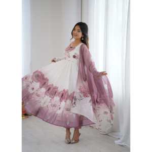 Hermoso Traje Anarkali con Pantalón y Dupatta, Talla XS, para Fiestas - Product Image 3