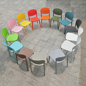 Chaise de jardin en plastique moulé moderne haut de gamme de couleur jaune avec trous - Imperméable, durable, confortable et empilable, mobilier d'extérieur - Product Image 3