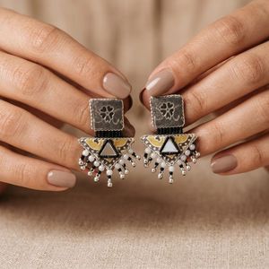 Pendientes de Araña Geométricos de Moda Kutch del Museo Chhatrapati Shahuji Maharaj, Joyería Étnica India Intrincada para Mujer - Product Image 4