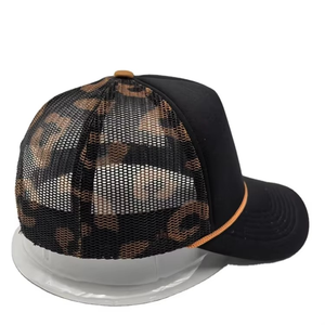 Gorra Trucker Negra Moderna con Malla Trasera Ajustable, Transpirable, con Cierre a Presión, para Uso Casual al Aire Libre, Diseño Único y Elegante - Product Image 2