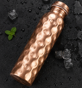 Botella Circular Cóncava Hecha a Mano de Cobre Martillado Ayurvédico Tamra, Diseño Minimalista a Prueba de Fugas, Material de Cobre Puro - Product Image 4