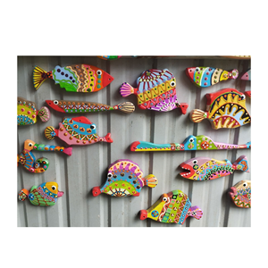 Peces de madera pintados a mano, tradicionales y modernos, para fines decorativos - Product Image 2