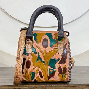 Sacs de voyage élégants et neufs en cuir de vachette véritable, faits à la main, avec fermeture éclair, motif floral western, style luxe, petit format Speedy. - Product Image 5