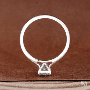 Bague de fiançailles minimaliste solitaire en or blanc 10 carats avec diamant de laboratoire taille radiant de 1 carat certifié IGI pour anniversaire et mariage - Product Image 2