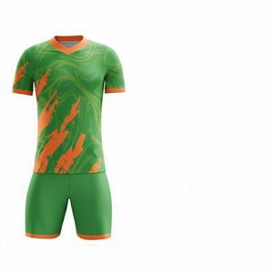 Ensemble d'uniformes de football personnalisés pour hommes, vert et orange, impression par sublimation, maillot et short respirants en polyester, vêtements d'équipe, fabricant OEM - Product Image 1