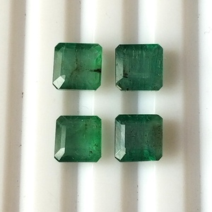 มรกตธรรมชาติจากแซมเบีย น้ำหนักรวม 4.90 กะรัต ขนาด 6x6 มม. เจียระไนทรงมรกตแบบเหลี่ยมเพชรพลอย โปร่งแสง ชุด 4 เม็ด - Product Image 4