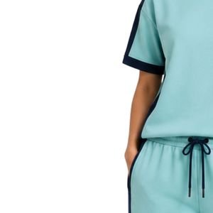 Conjunto de dos piezas informal personalizado para mujer, camiseta de manga corta y pantalones anchos en azul marino y acuático, con paneles en contraste. - Product Image 5
